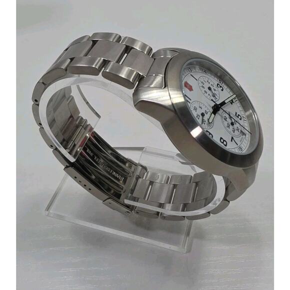 Victorinox Swiss Army Mens Analog Stainless Steel Watch VICT26050.CB New Battery